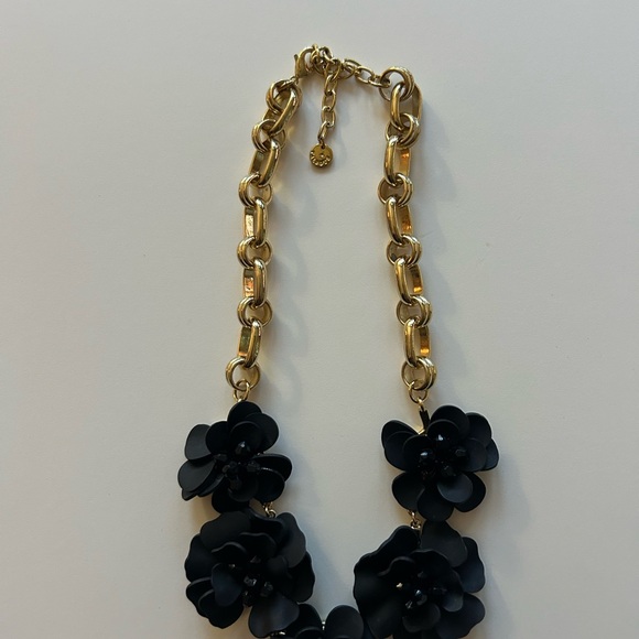 Talbot’s dramatic necklace - Picture 5 of 5